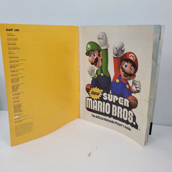 New Super Mario Bros Official Nintendo DS Players Guide Nintendo Power 2006 - Picture 2 of 5